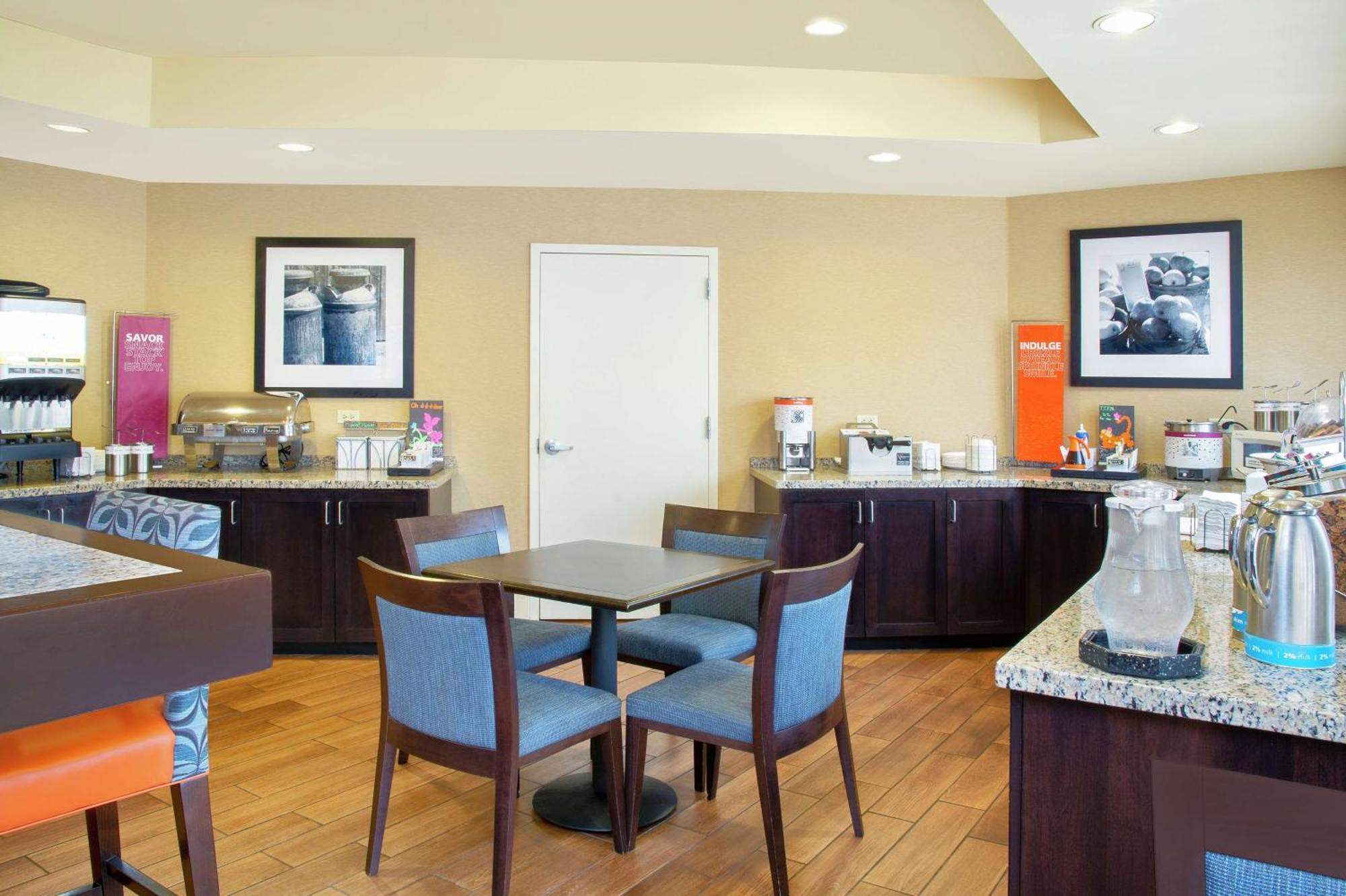 Hampton Inn Мерріллвілл Екстер'єр фото