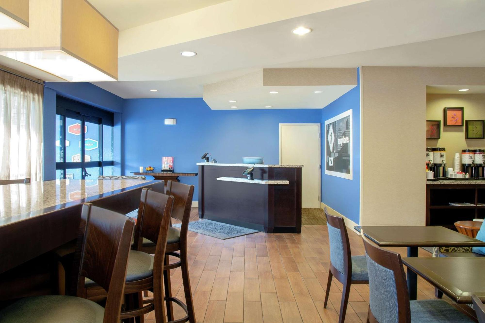 Hampton Inn Мерріллвілл Екстер'єр фото