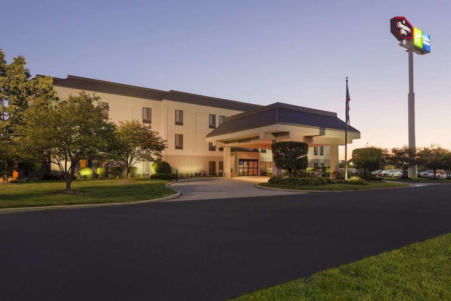 Hampton Inn Мерріллвілл Екстер'єр фото